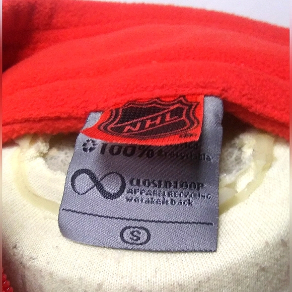 NEW Chicago Blackhawks Polar Fleece Jacket! S, Men. Red/White. Unisex - Picture 9 of 10